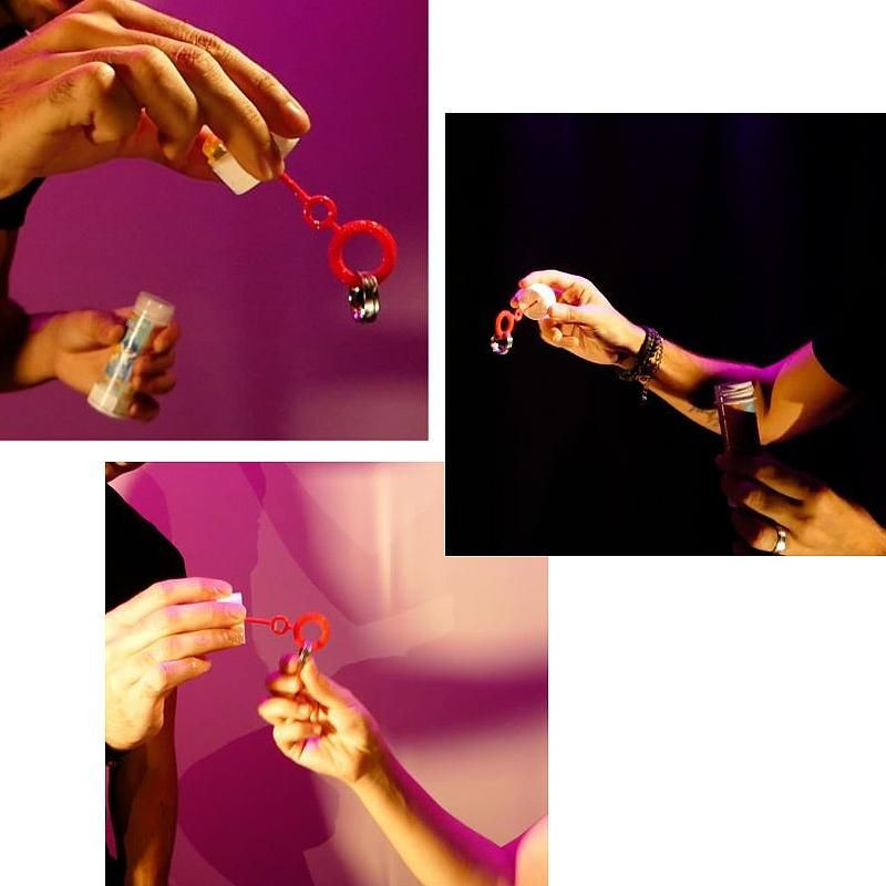 Bubble Ring par Adrian Vega - Bague dans une bulle de savon