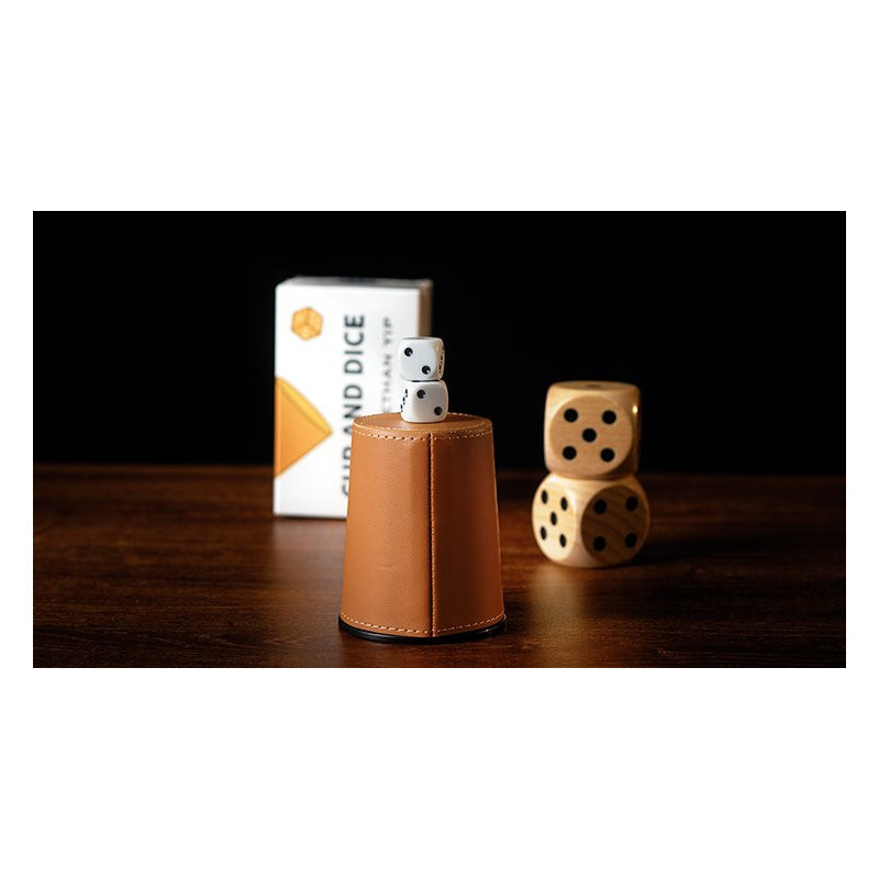 Gobelet élégant et dés pour le tour Cup And Dice