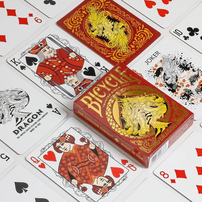 Dos des cartes avec illustration de dragon rouge