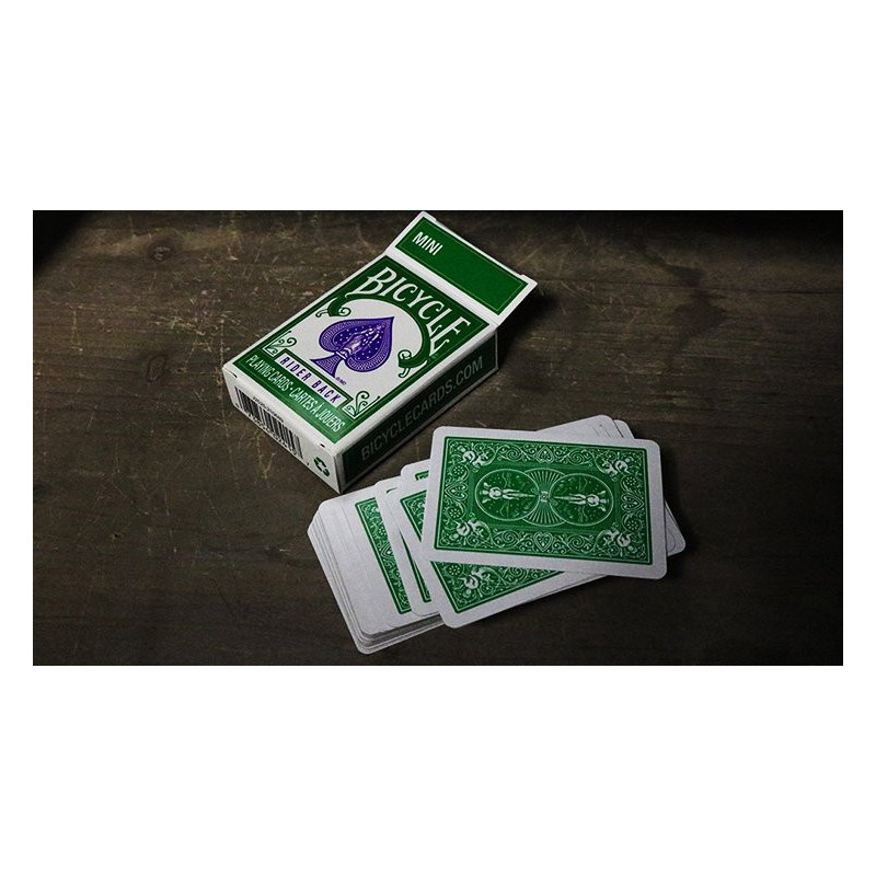 Jeu de cartes miniature vert pour la magie de close-up