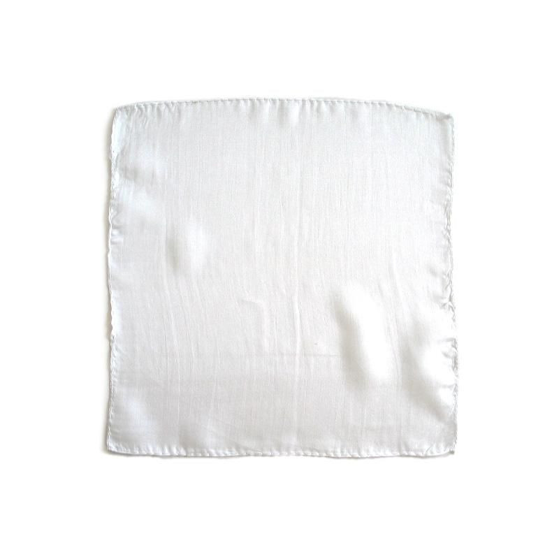 foulard 60 cm, vue détaillée d’un foulard de magie en tissu léger