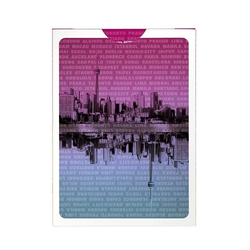 Carte Bicycle Cities of the World montrant la silhouette d'une skyline urbaine pour tour de magie thématique