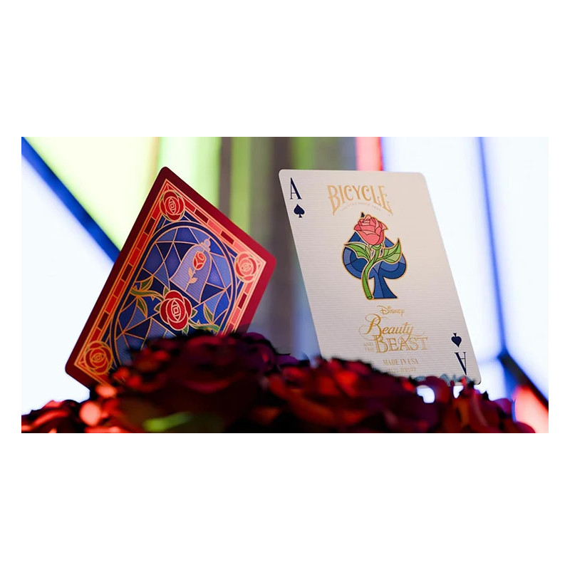 Personnages Disney comme Madame Samovar sur les cartes de collection Bicycle.